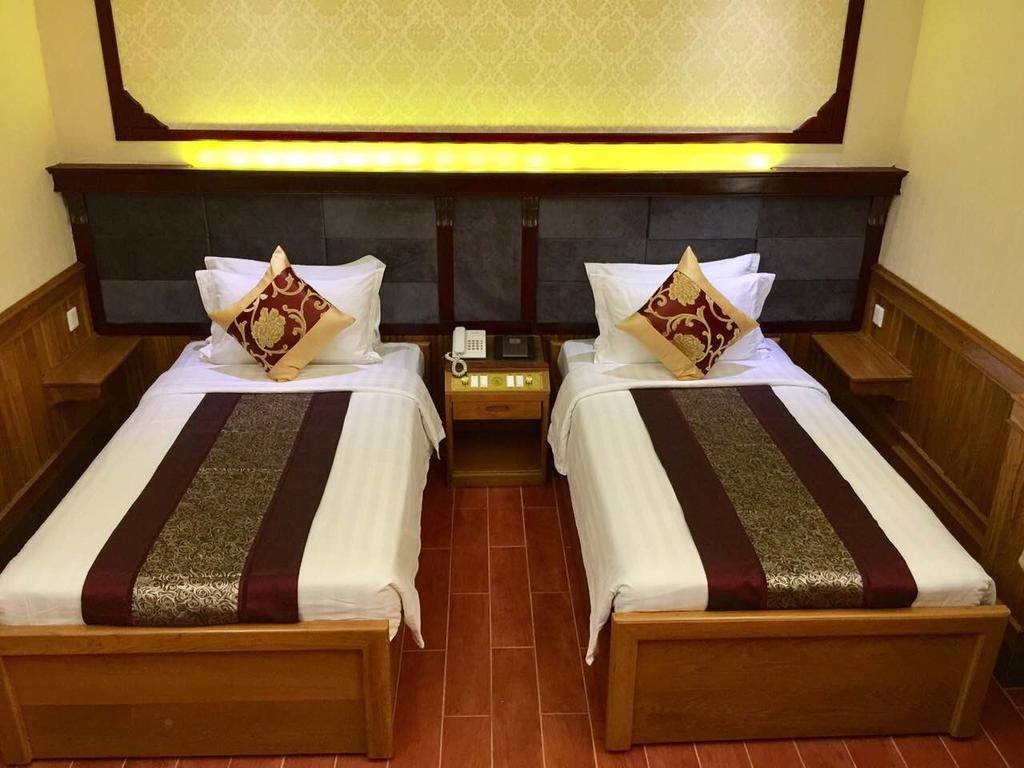 Palace Hotel Mandalay Bagian luar foto