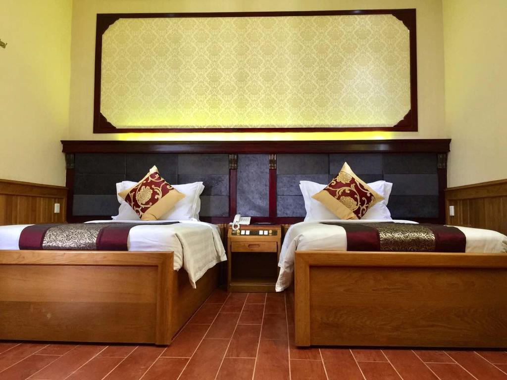 Palace Hotel Mandalay Bagian luar foto