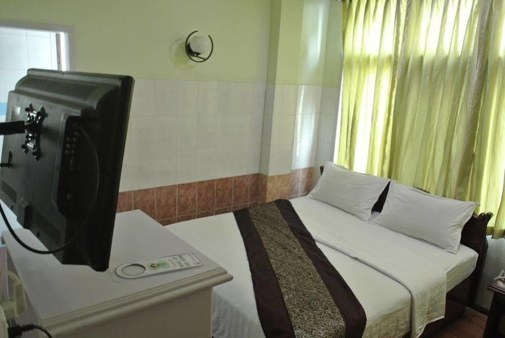 Palace Hotel Mandalay Bagian luar foto