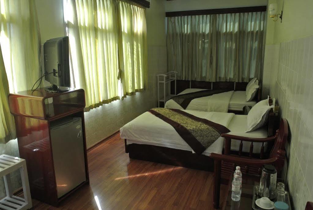 Palace Hotel Mandalay Bagian luar foto