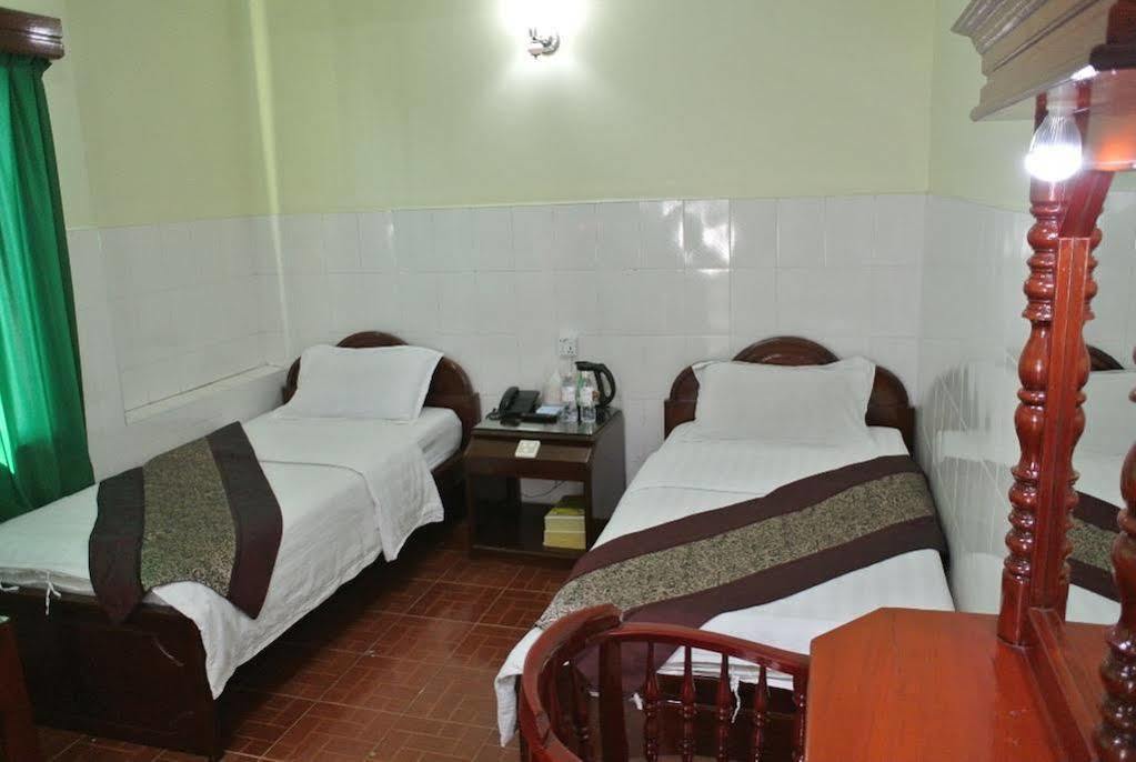 Palace Hotel Mandalay Bagian luar foto