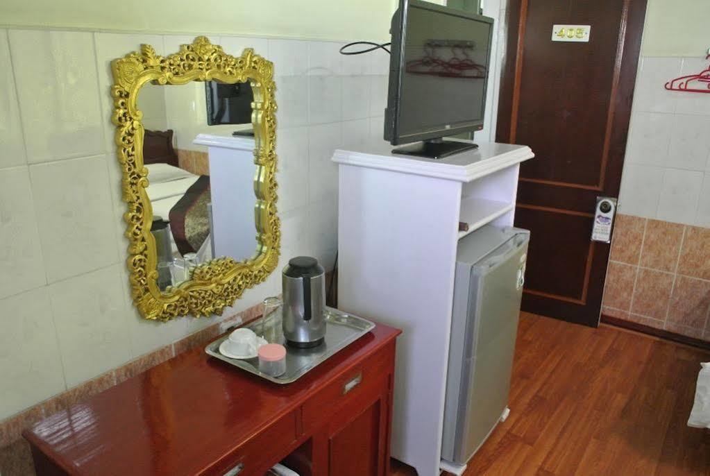 Palace Hotel Mandalay Bagian luar foto