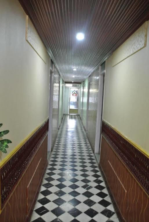 Palace Hotel Mandalay Bagian luar foto