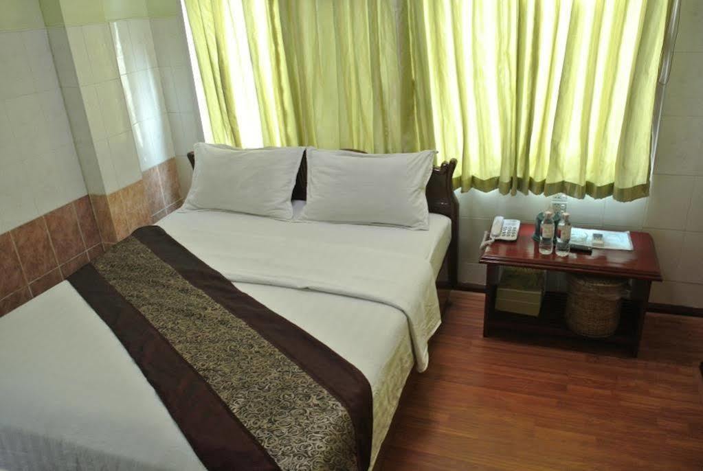 Palace Hotel Mandalay Bagian luar foto