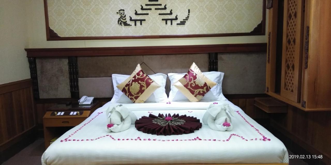 Palace Hotel Mandalay Bagian luar foto