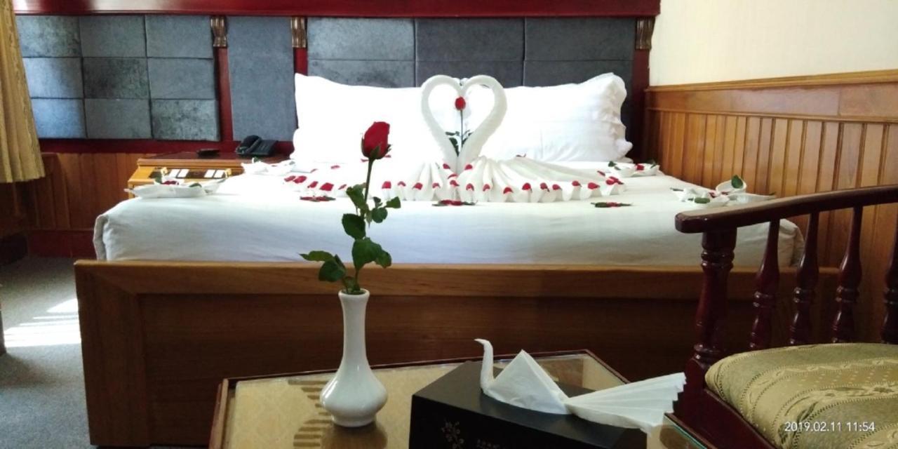 Palace Hotel Mandalay Bagian luar foto
