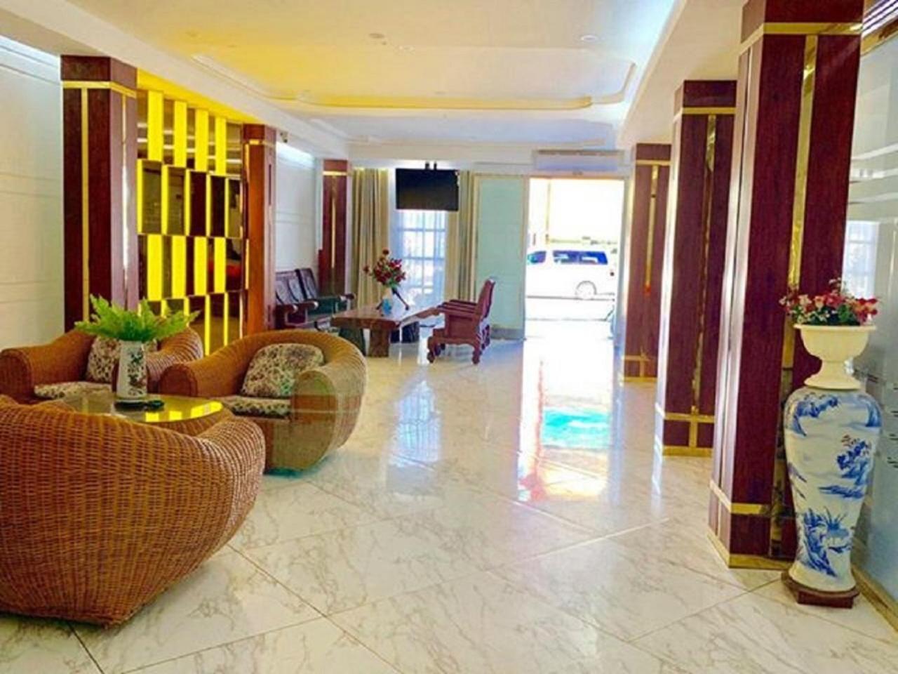 Palace Hotel Mandalay Bagian luar foto