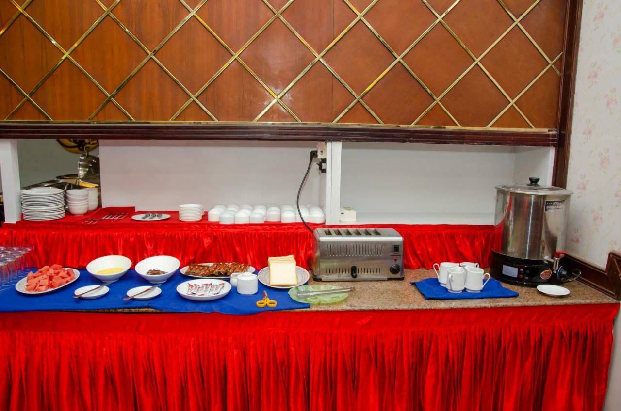 Palace Hotel Mandalay Bagian luar foto